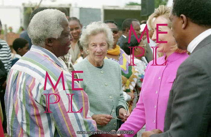 : US First Lady Hillary Rodham Clinton greets South : US First Lady Hillary Rodham Clinton greets South