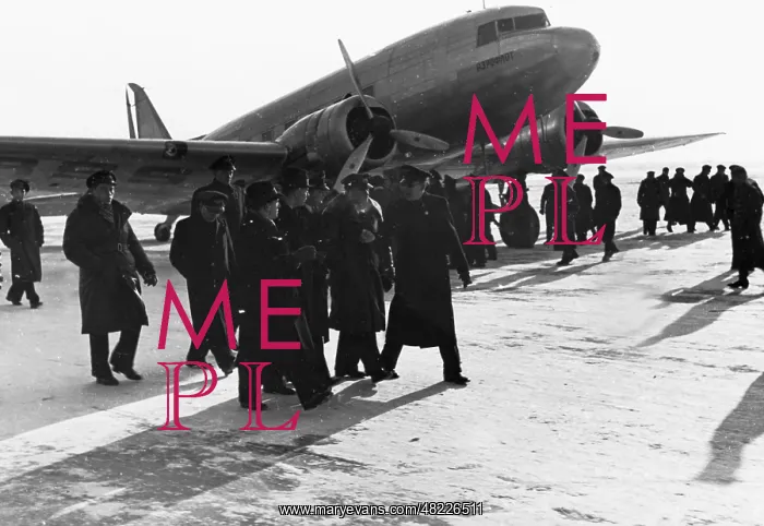 : First landing of a Soviet aircraft at the Berlin-Tempelh : First landing of a Soviet aircraft at the Berlin-Tempelh
