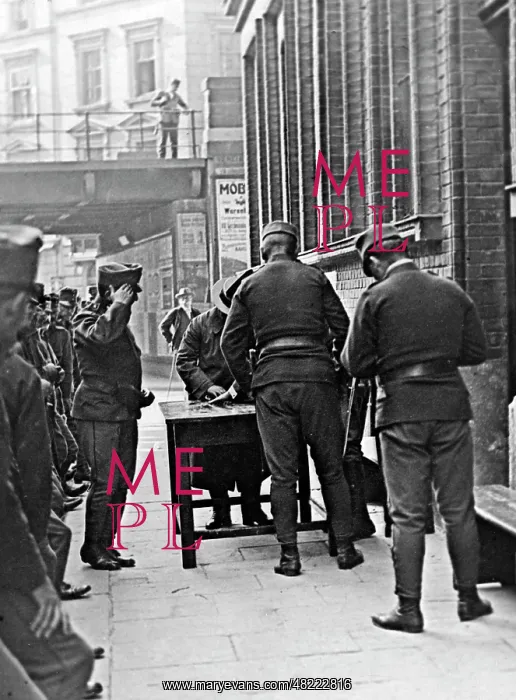 : First payment of wages after the mobilization, 1914 : First payment of wages after the mobilization, 1914