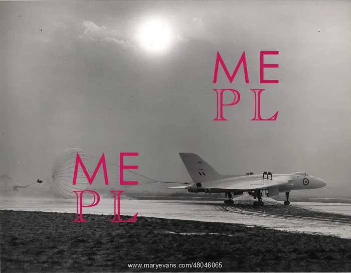 : The first prototype Avro Vulcan VX770 coming to a stop : The first prototype Avro Vulcan VX770 coming to a stop