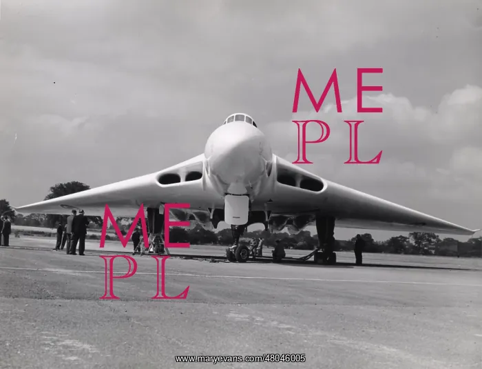 : The first prototype Avro Vulcan VX770 Head-on : The first prototype Avro Vulcan VX770 Head-on