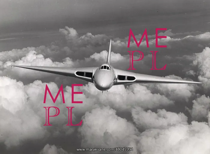 : The first prototype Avro Vulcan VX770 Head-on in flight : The first prototype Avro Vulcan VX770 Head-on in flight