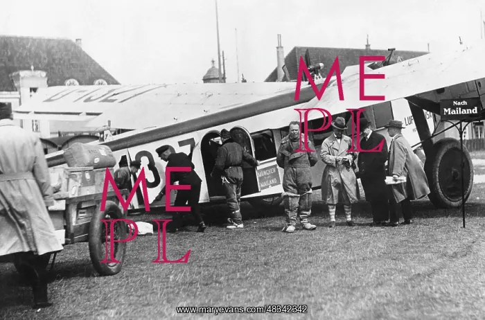 : The first scheduled flight between Munich-Milan, 1931 : The first scheduled flight between Munich-Milan, 1931