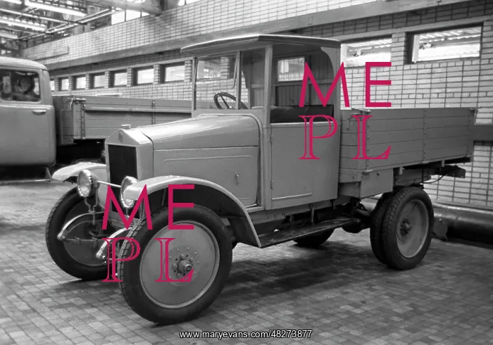 : First Soviet AMO ZiL truck made in 1924 : First Soviet AMO ZiL truck made in 1924