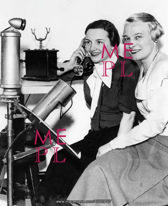 : The first TV presenters of the German television, 1935 : The first TV presenters of the German television, 1935