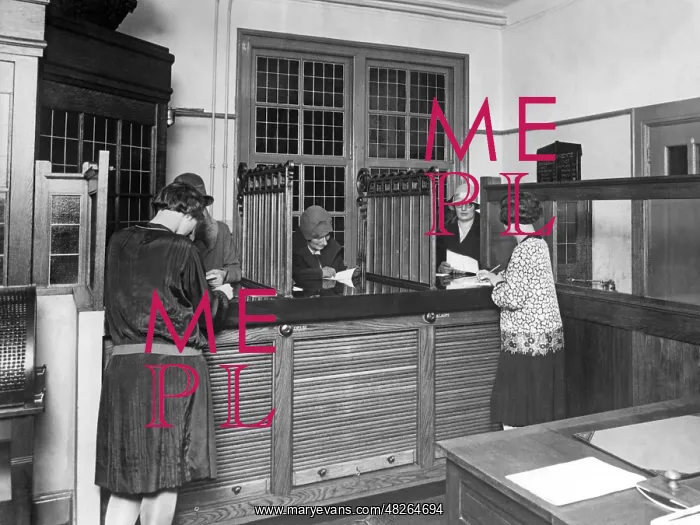: The first women's bank in Amsterdam, 1933 : The first women's bank in Amsterdam, 1933