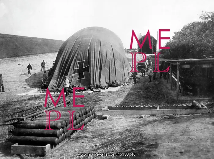  : First World War: German captive balloon