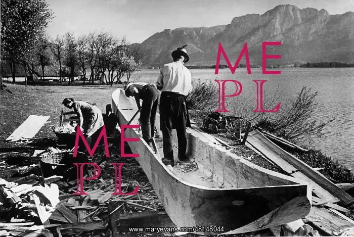 : Fishermen build a dugout, 1939 : Fishermen build a dugout, 1939