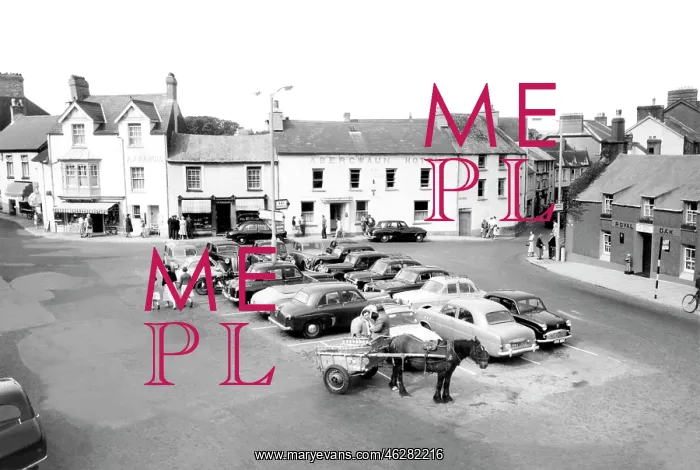  : Fishguard, the Square c1960