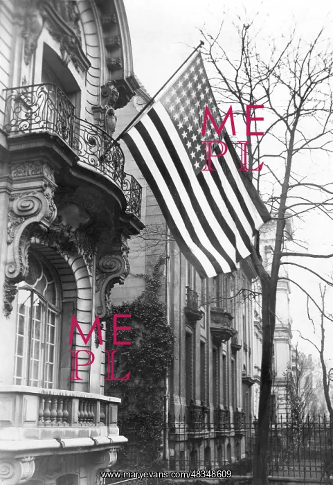 : US flag at the American Consulate in Berlin, 1932 : US flag at the American Consulate in Berlin, 1932