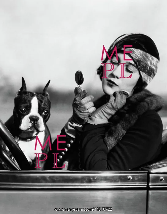 : Flapper in convertible powdering her face : Flapper in convertible powdering her face