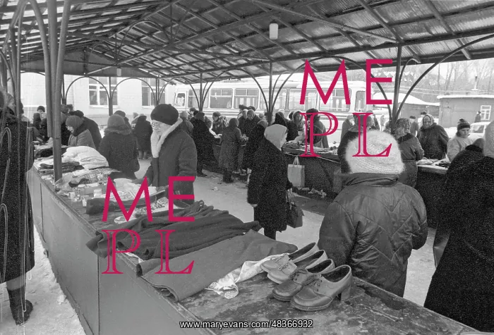 : Flea market in Moscow, 1991 : Flea market in Moscow, 1991