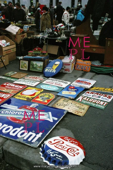 : Flea Market at the Vienna Naschmarkt : Flea Market at the Vienna Naschmarkt