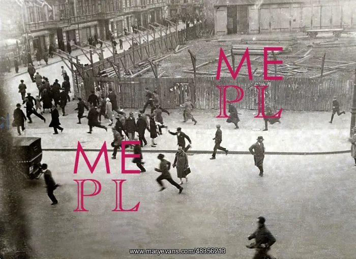 : Fleeing demonstrators in Scheunenviertel in Berlin, 1929 : Fleeing demonstrators in Scheunenviertel in Berlin, 1929
