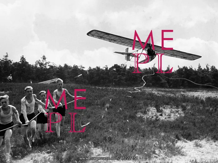 : Flieger-HJ members launch a glider in Perleberg, 1939 : Flieger-HJ members launch a glider in Perleberg, 1939