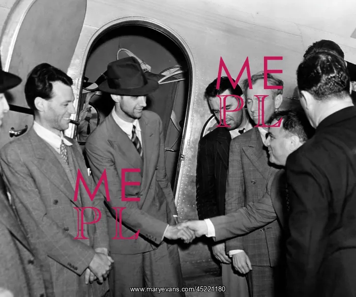 : Flight mechanic Ed Lund, Howard Hughes, ? : Flight mechanic Ed Lund, Howard Hughes, ?