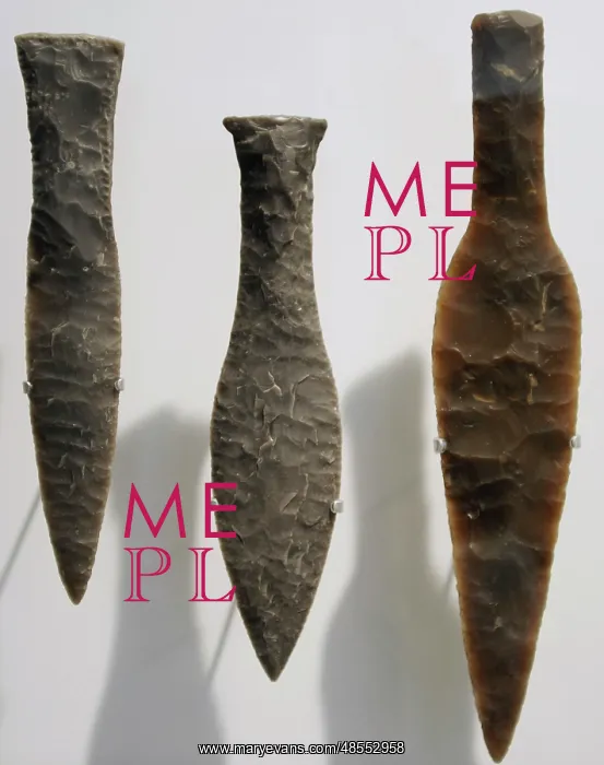 : Flint daggers. Dagger Period. 2000-1500 BC : Flint daggers. Dagger Period. 2000-1500 BC