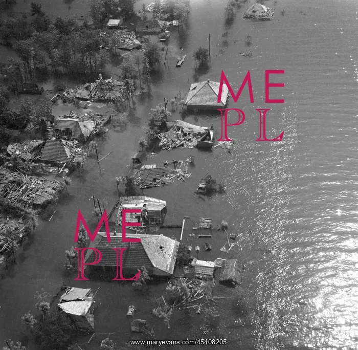 : Flood - destroyed houses - Danube River : Flood - destroyed houses - Danube River
