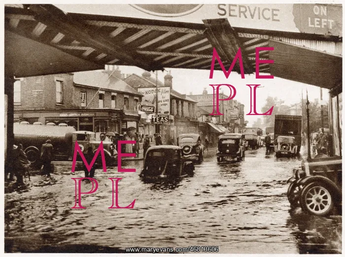 : Flood in Kingston, Surrey 1937 : Flood in Kingston, Surrey 1937