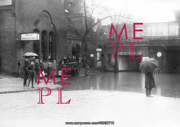 : Flooded underpass in Berlin-Zehlendorf, 1928 : Flooded underpass in Berlin-Zehlendorf, 1928
