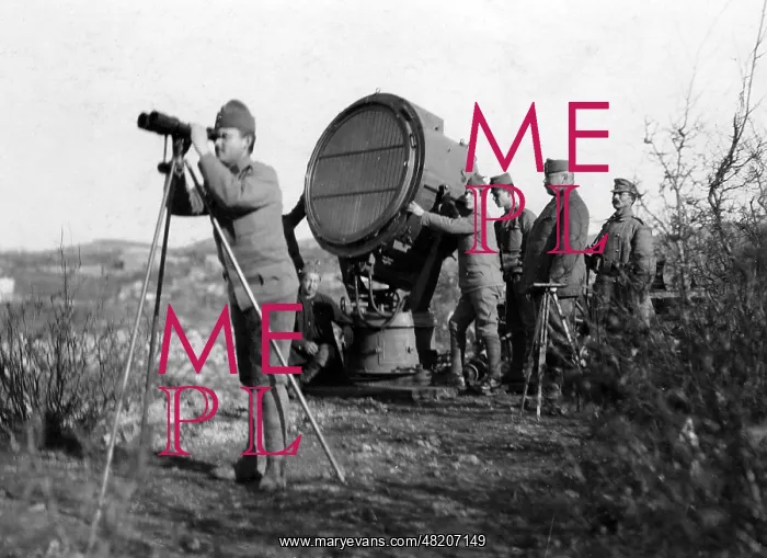 : Floodlight used at the Isonzo front, 1916 : Floodlight used at the Isonzo front, 1916