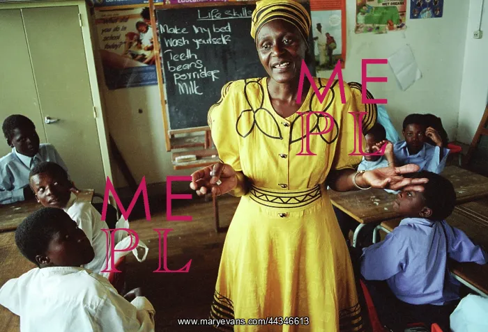  : Florence Moloi talking to pupils