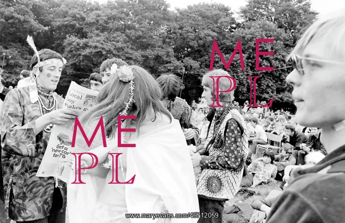 : Flower Power and Hippies at Woburn Park : Flower Power and Hippies at Woburn Park