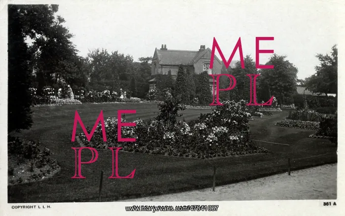 : Flowerbeds at Queens Park, Harborne, south-west Birmingham : Flowerbeds at Queens Park, Harborne, south-west Birmingham
