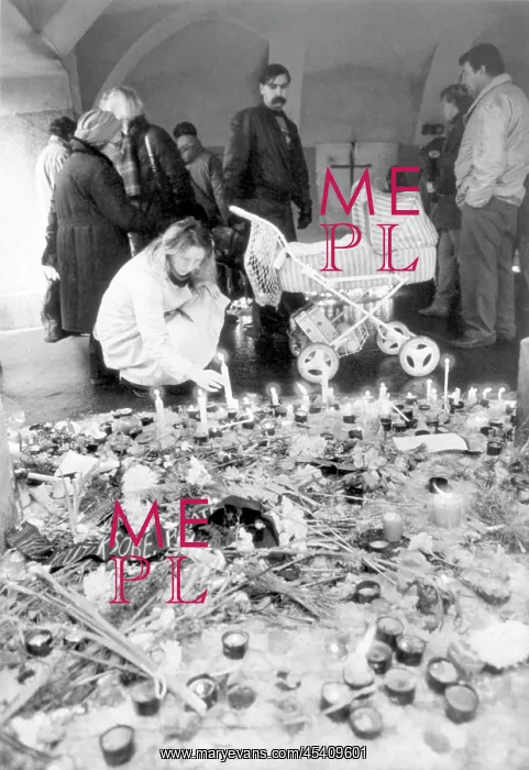 : Flowers - candles - support - protest : Flowers - candles - support - protest