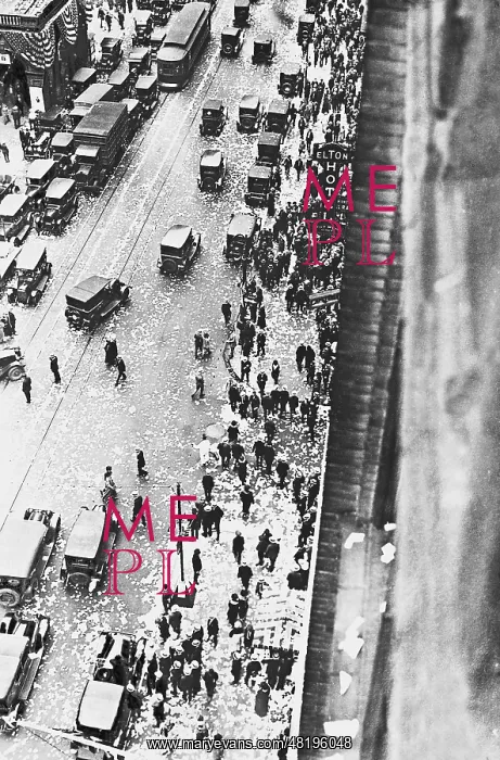 : Flyers in the streets of New York, 1924 : Flyers in the streets of New York, 1924