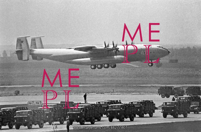 : Flypast in Domodedovo airport : Flypast in Domodedovo airport