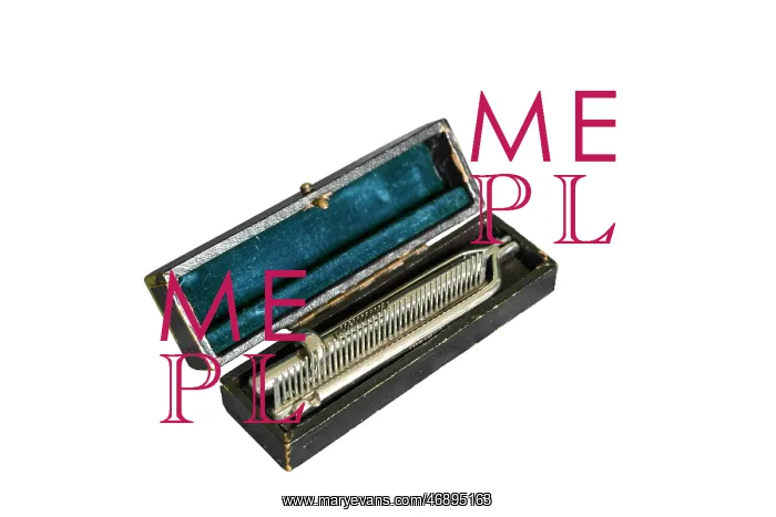 : Folding beard comb in box : Folding beard comb in box