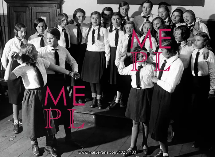 : Folk dance classes for Jungmaedel, 1933 : Folk dance classes for Jungmaedel, 1933