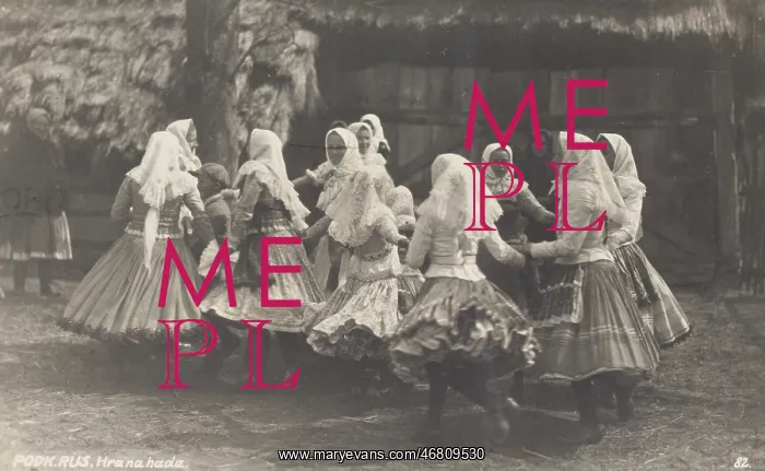 : Folk dance group in Munkacz : Folk dance group in Munkacz