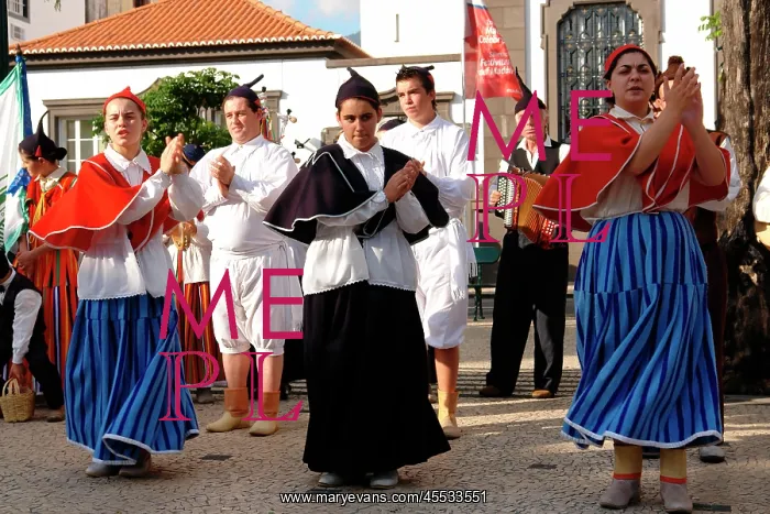 : Folklore group dancing in Funchal, Madeira : Folklore group dancing in Funchal, Madeira