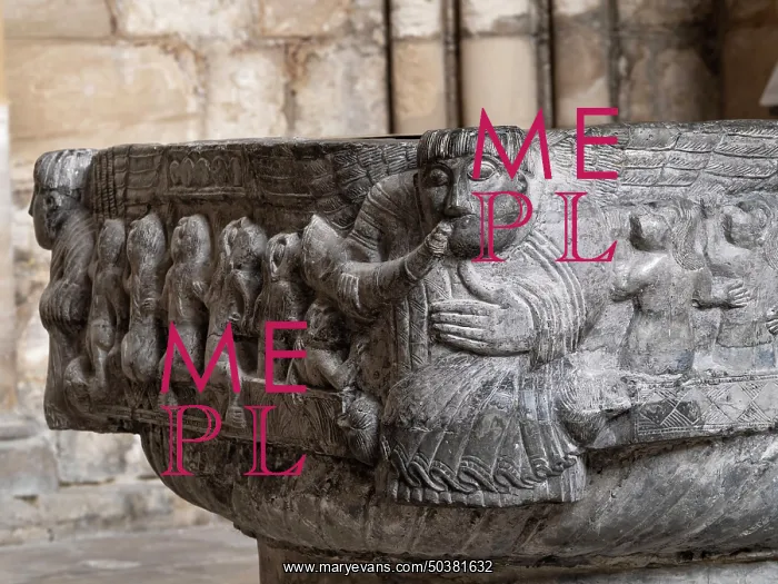 : Font, Cathedrale Saint-Etienne, Chalons-en-Champagne, France : Font, Cathedrale Saint-Etienne, Chalons-en-Champagne, France