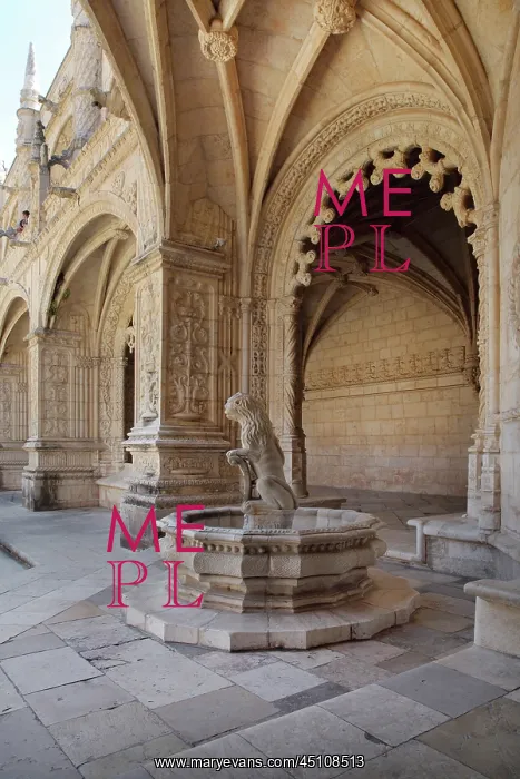 : Font, Cloister, Jeronimos Monastery, Lisbon, Portugal : Font, Cloister, Jeronimos Monastery, Lisbon, Portugal