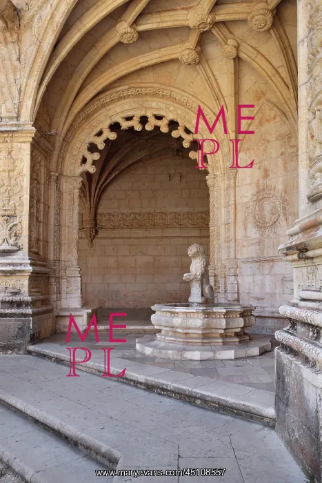 : Font, Cloister, Jeronimos Monastery, Lisbon, Portugal : Font, Cloister, Jeronimos Monastery, Lisbon, Portugal
