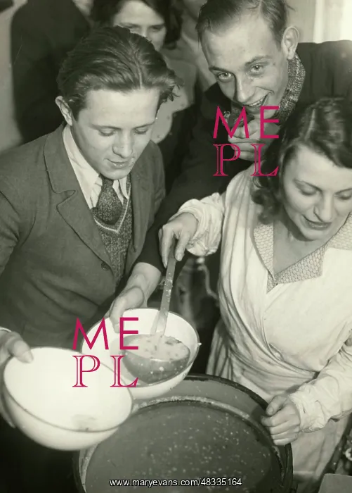 : Food distribution, 1932 : Food distribution, 1932
