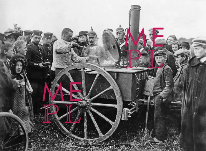 : Food distribution from the field kitchen, 1912 : Food distribution from the field kitchen, 1912