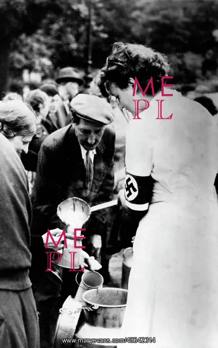 : Food distribution in Paris, 1940 : Food distribution in Paris, 1940