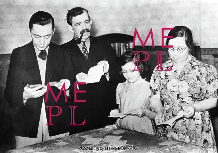 : Food rationing in england, 1939 : Food rationing in england, 1939