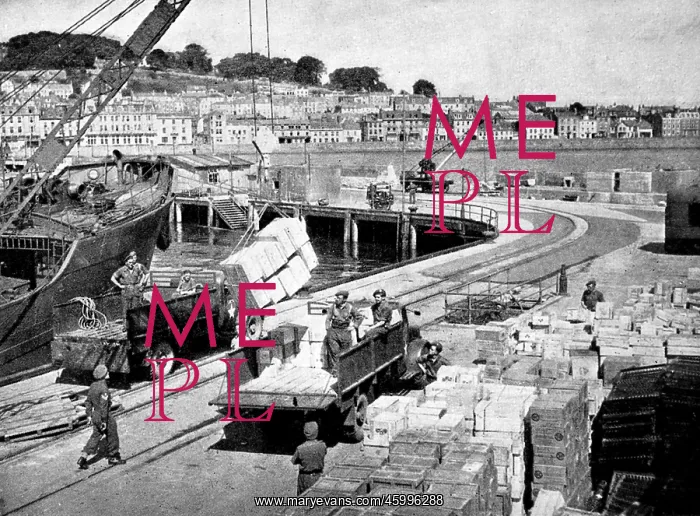 : Food being unloaded in the Channel Islands; Second World War : Food being unloaded in the Channel Islands; Second World War