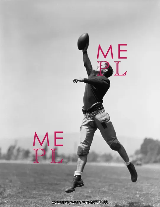  : Football player catching ball