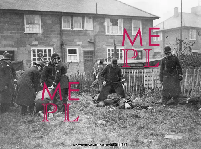 : Forced eviction in London Dagenham, 1932 : Forced eviction in London Dagenham, 1932