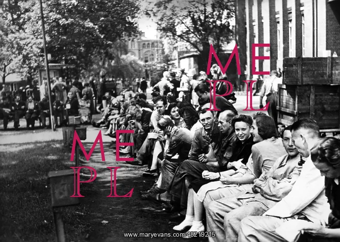  : Forced laborers during a break, 1939