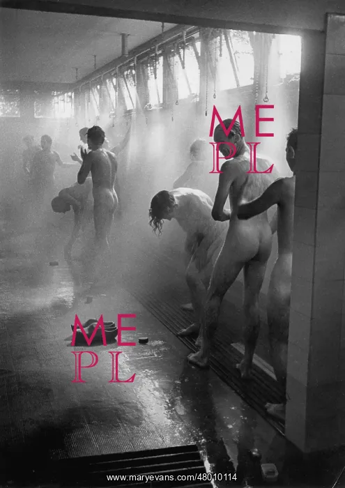  : Forced laborers showering, 1943