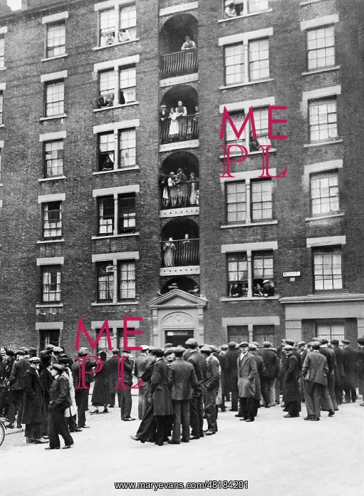 : Forcible eviction in London, 1932 : Forcible eviction in London, 1932