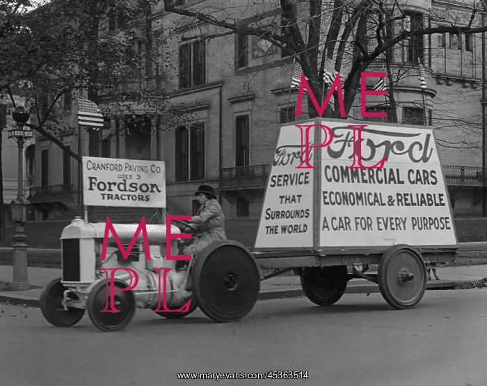 : Fordson tractor pulls mobile Ford advertising in : Fordson tractor pulls mobile Ford advertising in