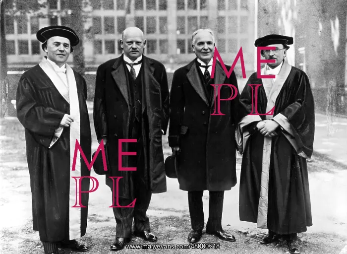 : Foreign Minister Gustav Streseman and others : Foreign Minister Gustav Streseman and others